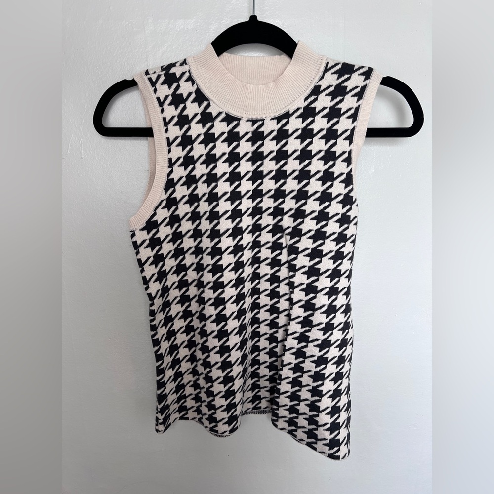 Anne Taylor Loft Houndstooth Sleeveless Knit Top